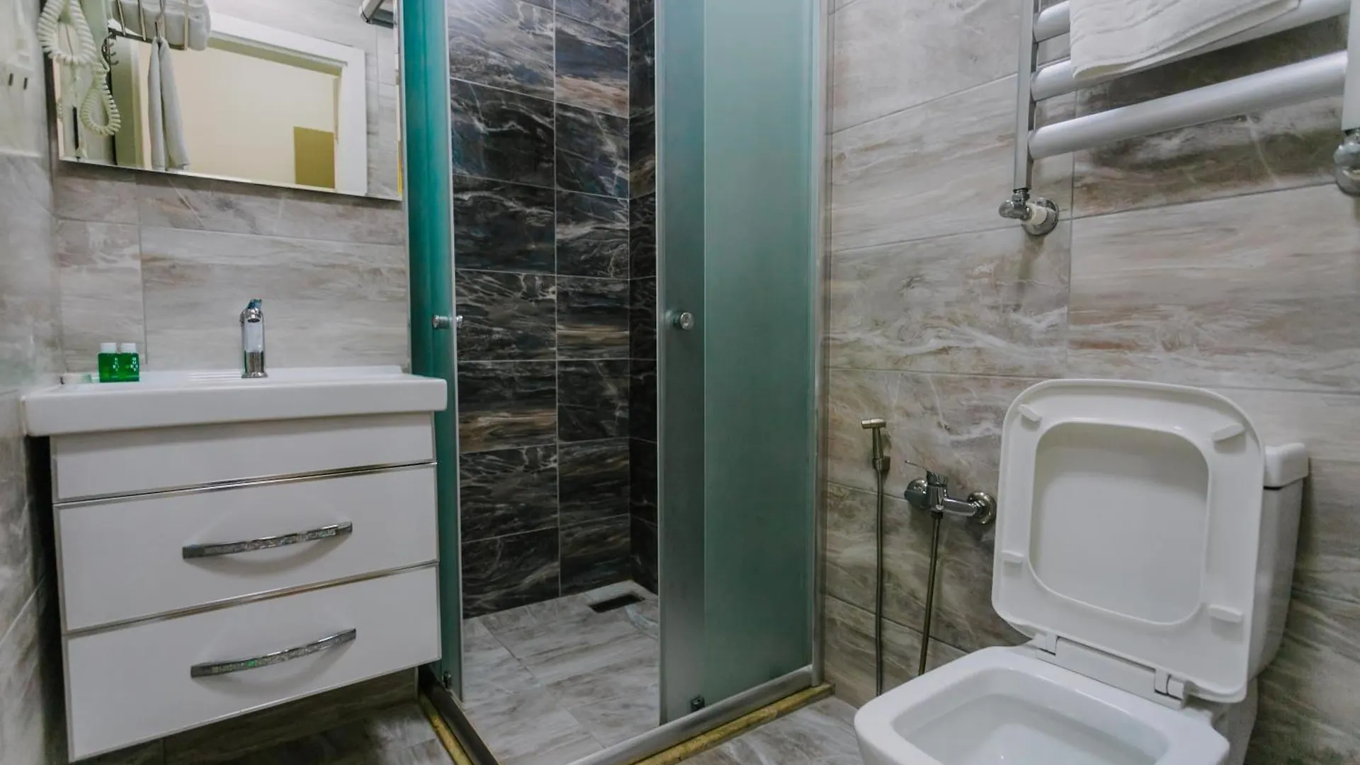 ***  Madina-Zamzam Halal Hotels Group Baku Azerbeijão